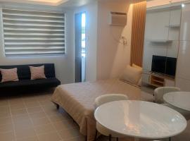 MM Japandi Studio Near Mactan Airport & Beaches, WiFi，位于Bankal的酒店