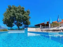 Heritage house Stipanovi dvori with heated pool and jacuzzi