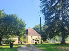 Gîte au bord de l'eau piscine & spa