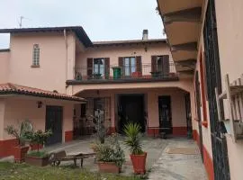 Corte Meneghina-short stays