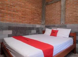 RedDoorz at Omah Kayu Homestay Yogyakarta