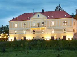 Hotel & Restoran Dvorac Gjalski，位于扎博克的酒店