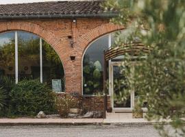 L'ALCOVE HOTEL RESTAURANT，位于Villematier的酒店