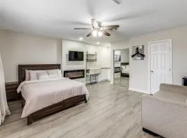 Modern Luxe Studio attached to home near Randolph AFB