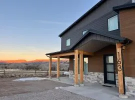 The Grove-River Cabin -Hot Tub- Family Home Near Bryce & Zion