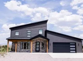 The Cliffs - Bryce Canyon-Zion- Hot Tub- Family Home Sleeps 10