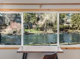 Cozy Studio Cottage on the River