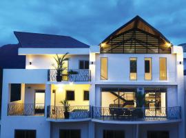 Luxury SKY PENTHOUSES 3-6BR Condo-Hotel at Oceano Jaco，位于雅科的酒店