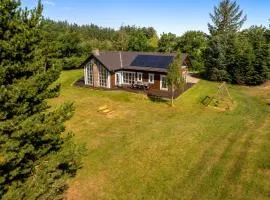 Lovely Holiday Home With Hot Tub, Located In Quiet Surroundings