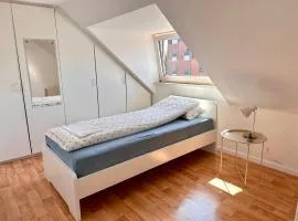 4-Bett Apartment im Zentrum - Nähe Restaurant & Waschsalon - WLAN, Parkplatz, Bad & mehr