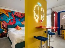 Pop Art Duplex 2 Beds, 2 Baths, City Centre