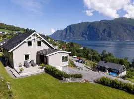 Stranda four bedroom house with fjord views