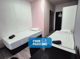 M旅舍，位于马里博尔的酒店