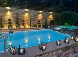 The Lux Pool House - Westoning