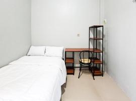 Athena Living near Alun Alun Wonogiri RedPartner，位于Tempuran的酒店