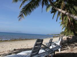 Submarine Garden Beach Resort，位于Lobo的酒店