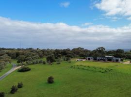 Serenity Retreat at Waitpinga House，位于Waitpinga的酒店