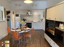 Barque Fleurie Esprit Rétro, Jardin & Parking Privé，位于德罗讷河畔欧布泰尔的酒店