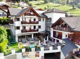 Hotel Tonnerhof，位于拉辛的酒店