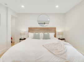 Cozy Cottage on Pine - 2，位于斯图尔特的酒店