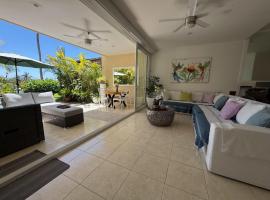 Luxury Beachfront Condo Pool Concierge，位于蓬塔米塔的酒店