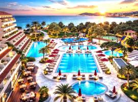 Batıhan Beach Resort & Spa，位于库萨达斯的酒店