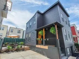 Private 3BR Home Driveway Parking 15 min to NYC