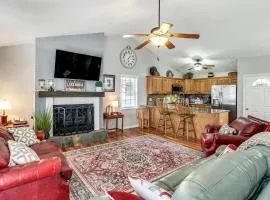 Lakefront Guntersville Base: Boat Parking & Power!