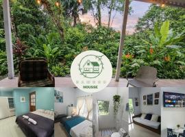 Mini Bamboo Nest con Desayuno，位于普约的酒店