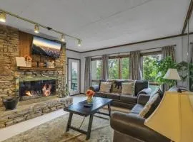 Misty Mountain Condo by Beyond Expectations- 3BR Retreat with Scenic Views, Sleeps 8 & Near Ober Mountain