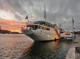Mälardrottningen Yacht Hotel