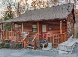 A Beary Cozy Escape by American Patriot Getaways，位于Seaton Spring的酒店