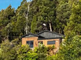 The Cozy Cottage-With elevated views