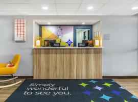 Spark By Hilton Roanoke Airport，位于罗阿诺的酒店