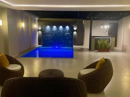 Casa completa con piscina privada en Manta, Ecuador，位于曼塔的酒店