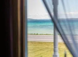 Baydream Believer: Bay Views and Minutes to TC