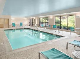 TownePlace Suites by Marriott Bangor，位于Brewer的酒店