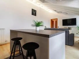 Bright apartment 50m from Rho Station