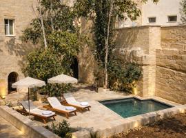 CAVA Urban Relais & Pool，位于莱切的酒店