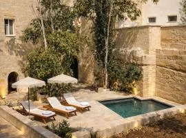 CAVA Urban Relais & Pool