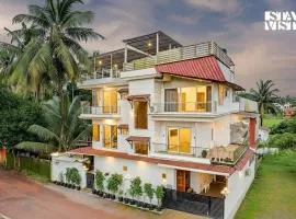 StayVista at Casa Clarence with Pool and Jacuzzi Villa