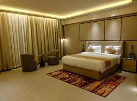 La Belle - The Business Hotel，位于卢本巴希的酒店