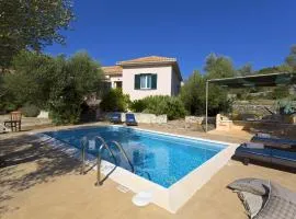 Loutsa Villa