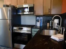 Modern Queen Apartment At The Victorian Unit E