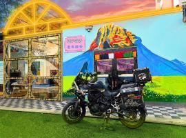 冈仁波齐国际青年旅舍（六星街店），位于伊宁的酒店