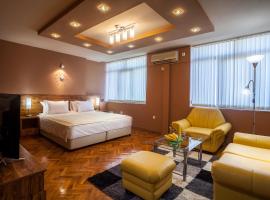 Panorama Top Floor Rooms in Hotel Tundzha，位于扬博尔的度假短租房
