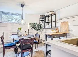 Apartment Vårhemsplatsen by Interhome