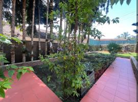 Aburi Emerald Garden Retreat，位于Aburi的酒店