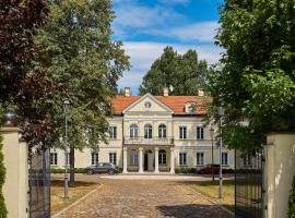 Hotel Sobienie Królewskie，位于Sobienie Szlacheckie的酒店