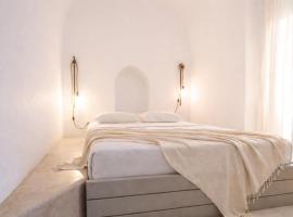 Kampanario Luxury Two-Bedroom Villa with Private Jacuzzi，位于梅加洛克里的酒店